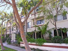 Los Angeles apartment for rent - View of the front with the sidewalk