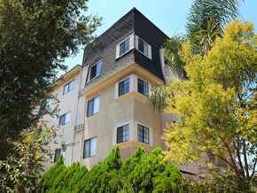 North Hollywood apartment for rent - side view of the building