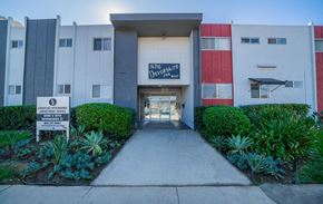 Granada Hills apartment for rent - Front of West Entry