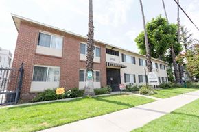 North Hollywood apartment for rent - Front of building with sidewalk and grass