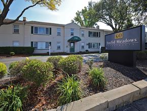 Euclid apartment for rent - Garden Style Living at Euclid Meadows Apartments in Euclid OH