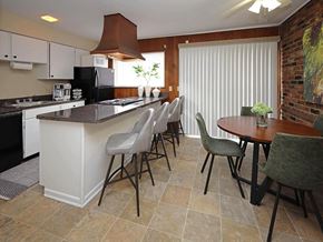 Euclid apartment for rent - Model Kitchen and Dining Area at Colonial Park Townhomes in Euclid OH