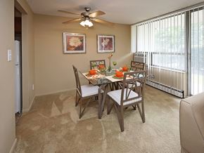 Euclid apartment for rent - Model Suite Dining Area at Water's Edge Apartments, Euclid, Ohio, 44123