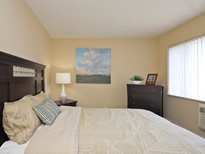 Cleveland apartment for rent - Model Bedroom at Edgewater Landing Apartments in Cleveland OH