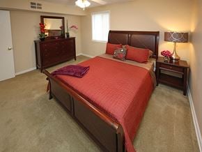 Euclid apartment for rent - Model Suite Bedroom at Morgan Park Apartments in Euclid OH