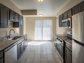 2B2b penthouse #612 - kitchen
