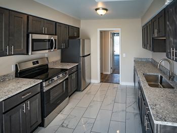 2B2b penthouse #612 - kitchen