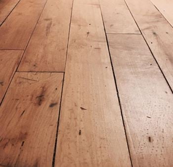 Original hardwood floors throughout*