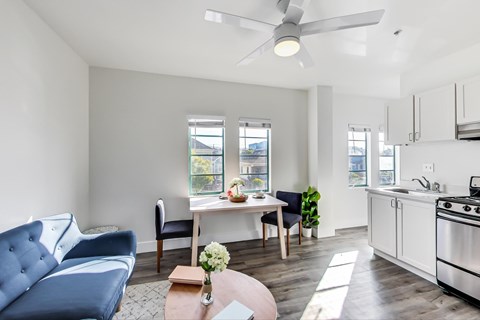 Floor plan for 1 bed, 1 bath, 352 sqft