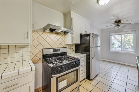 Floor plan for 2 beds, 1 bath, 950 sqft