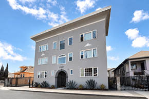 Oakland apartment for rent - A grey building with the number 1707 on it.