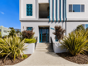 Oakland apartment for rent - A white building with blue trim and a blue door.