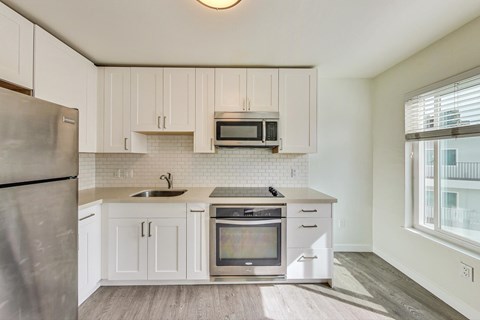Floor plan for studio, 1 bath, 450 sqft