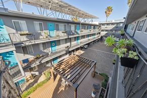 Oakland apartment for rent - Courtyard