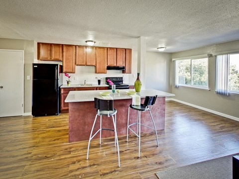 Floor plan for 2 beds, 1 bath, 750 sqft