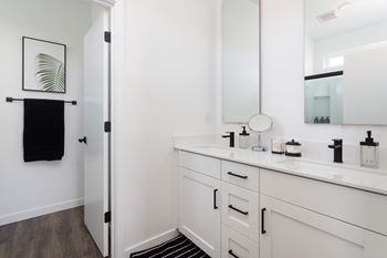 Double vanity bathroom*