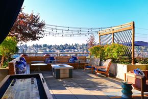 Seattle apartment for rent - rooftop lounge with twinkle lights at Eastlake 2851 Apartments, Washington, 98102