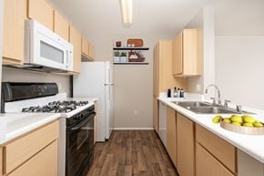Stevenson Ranch apartment for rent - FountainGlen Stevenson Ranch apartment kitchen
