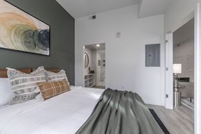 Sacramento apartment for rent - Bedroom with door to bathroom