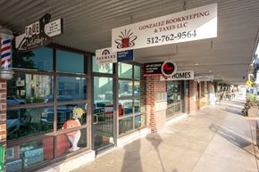 Taylor apartment for rent - neighborhood shopping at Mihir Taylor, Taylor, TX