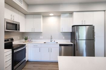 Gourmet kitchens with prep islands*