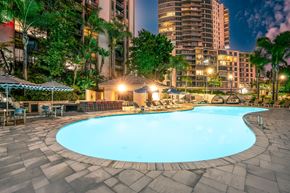 San Diego apartment for rent - Swimming pool with lounge area at Vera Cortez Hill, San Diego