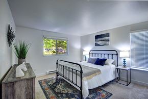 Kirkland apartment for rent - Beautiful Bedroom at Woodlake Apartments, Kirkland, WA 98034