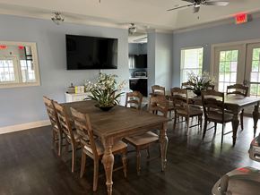 Camden apartment for rent - A dining room with a wooden table and chairs.