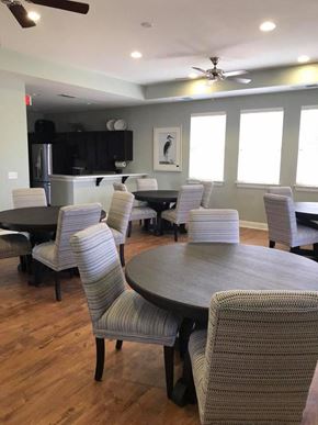 Wilson apartment for rent - A dining room with a round table and chairs.
