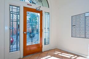 San Francisco townhouse for rent - Taylor Suites Entryway and Lobby