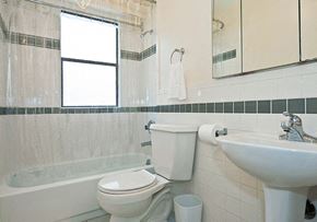 San Francisco townhouse for rent - Taylor Suites Remodeled Bathroom