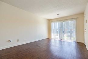 Kansas City apartment for rent - 1x1G Living Room at Waldo Heights, Kansas City, 64131