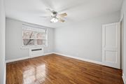 Philadelphia apartment for rent - A room with a ceiling fan and a window with blinds.