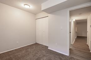 Kansas City apartment for rent - a bedroom with white walls and a carpeted floor