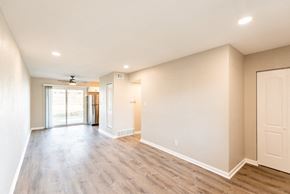Gladstone apartment for rent - A spacious room with wood flooring and a ceiling fan.