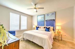 Jacksonville apartment for rent - a bedroom with a bed and a ceiling fan  at Luxor Club, Jacksonville