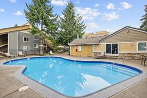 Tigard apartment for rent - Maybeck at the Bend exterior pool