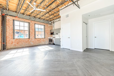 Floor plan for studio, 1 bath, 529 sqft
