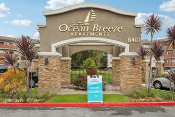 Huntington Beach apartment for rent - Ocean Breeze Apartments is a place where you can live.