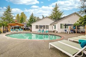 Everett apartment for rent - The Lakehouse Apartments Swimming Pool