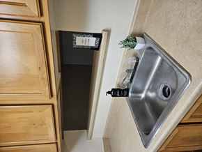 Kent apartment for rent - Ventana Apartment kitchen sink