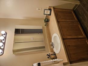 Kent apartment for rent - Ventana Apartment bathroom with brown cabinets