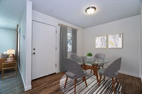 Vancouver apartment for rent - Parc Central_Vancouver WA_ Apartment staged entrance