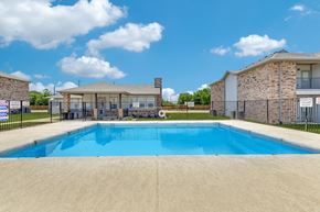 Gunter apartment for rent - Large Pool at Four Cedars, Gunter