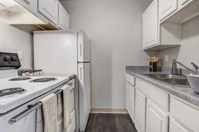 Glendale apartment for rent - Forest Manor Apartments Kitchen