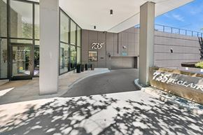 Portland apartment for rent - Exterior view of  735 St. Clair Apartments in Portland, Oregon