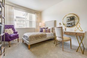 Sandy apartment for rent - a bedroom with a bed and a desk