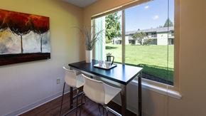 Bremerton apartment for rent - Reserve at Blueberry Park Dine Table at Window