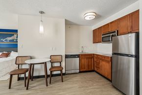 Houston apartment for rent - A kitchen with a table and chairs.