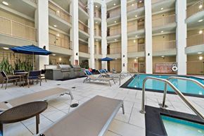 Los Angeles apartment for rent - Boulevard on Wilshire Pool and Hot Tub with BBQ